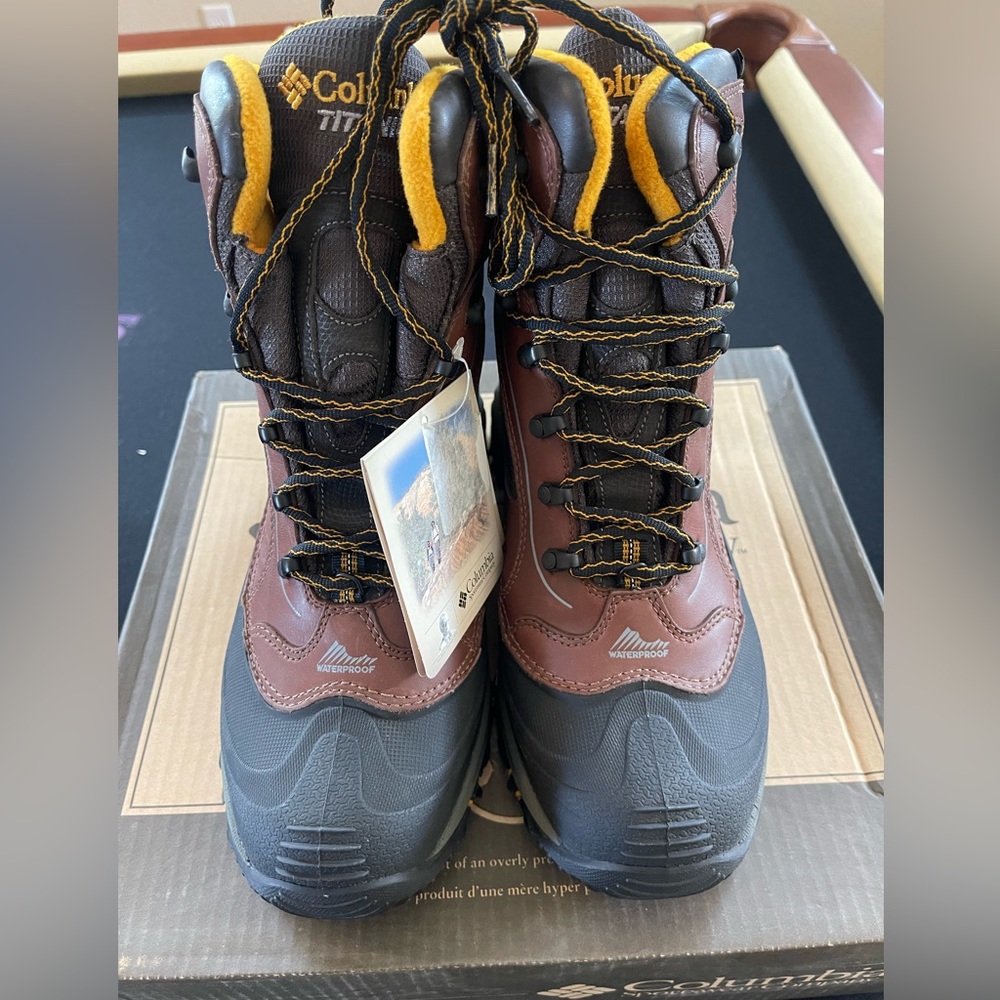 New in box Columbia Lavela Waterproof boots